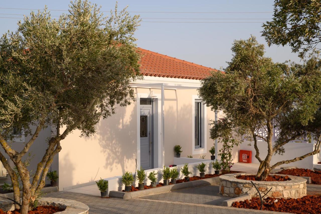 Dionisos Suites Lixouri Exterior foto